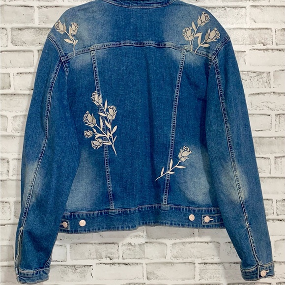 LuLaRoe Jaxon Embroidered Roses on Denim Jacket EUC 3XL - Picture 2 of 7